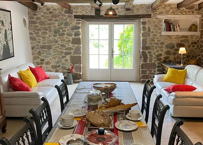 Alojamento de Acomodação e Pequeno-almoço Ameztoia Xve Siècle D'hôtes Navarraises Saint-Etienne-de-Baigorry